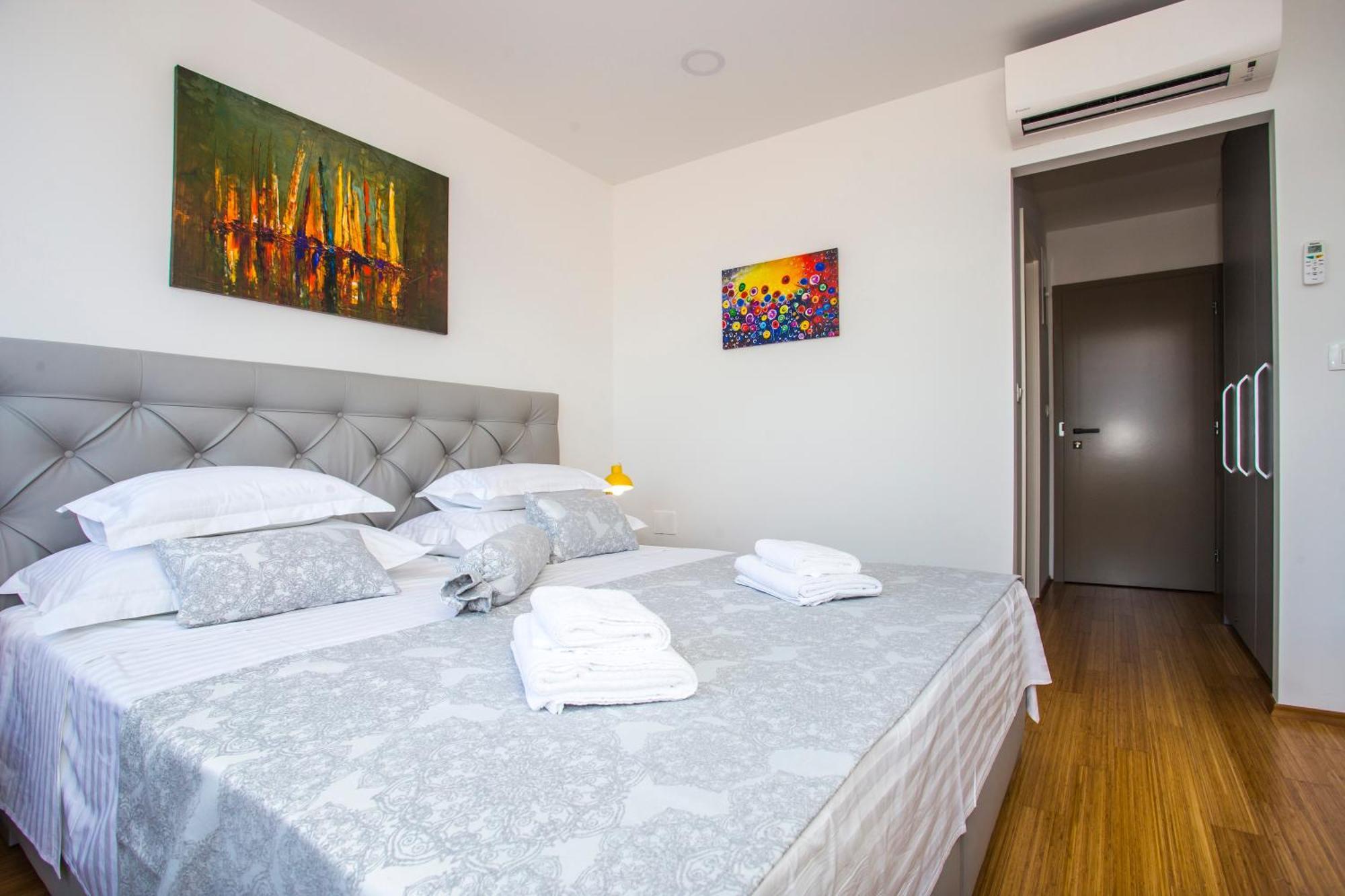 Royal Suites-Sky Split Kamer foto